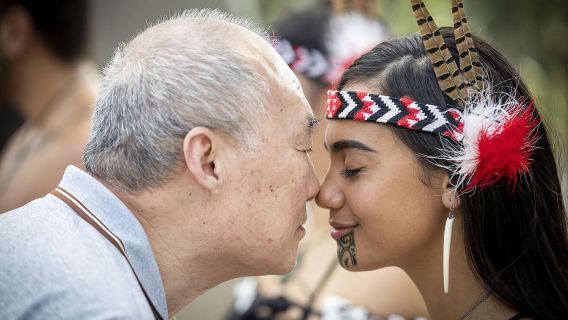 Auckland: Rotorua Highlights with Te Puia Tour, Show & Lunch