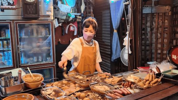 Osaka: Recorrido a pie por las calles principales con opción de cena