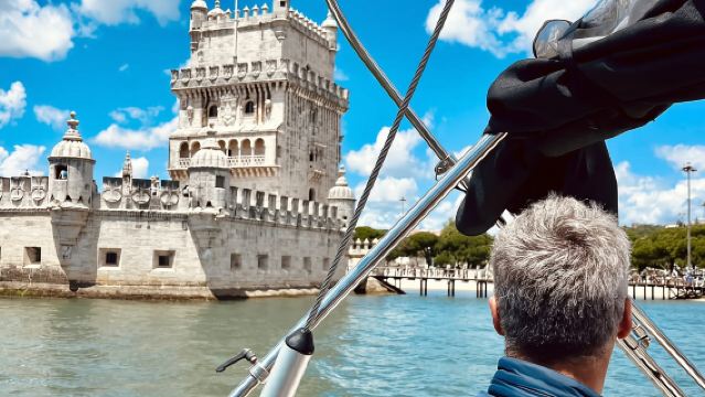 ลิสบอน: ทัวร์ล่องเรือชมพระอาทิตย์ตก 2 ชั่วโมง พร้อมเครื่องดื่ม