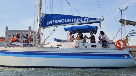 2-stündige Segelboot-Sonnenuntergangstour von Rivermountain
