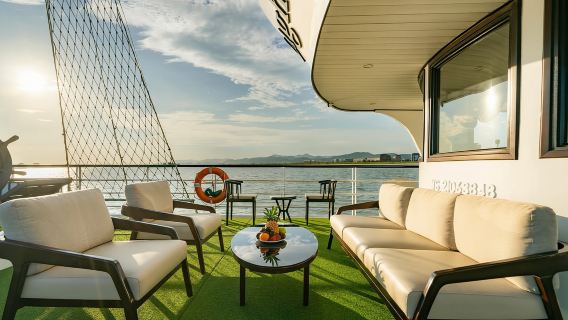 Vom Hafen der Halong-Bucht: Wasserflugzeug + Charter-Kreuzfahrt in der Halong-Bucht