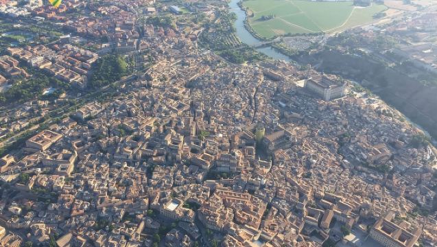 Toledo: Hot Air Balloon Ride with Spanish Breakfast