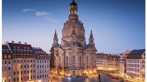 Marienplatz + Residenza di Monaco di Baviera + Arco di Trionfo di Monaco di Baviera + Università Ludwig Maximilian di Monaco + Frauenkirche