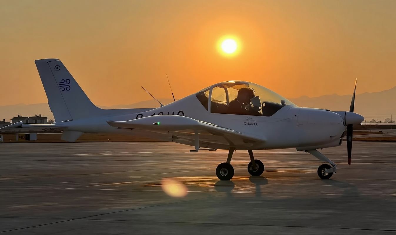 雲南紅河彌勒飛行體驗【飛行駕駛+雲端漫步+覽盡彌勒美景】