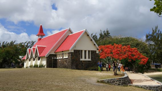 モーリシャスの七色の大地+シャマレルの滝+グラン・バサン湖+ゴルジュ・ド・リヴィエール・ノワール国立公園ツアー