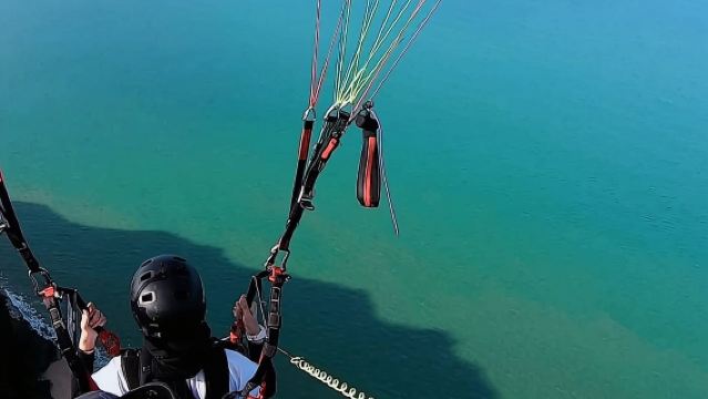Experiencia de vuelo en parapente en el condado de Besut [Parapente con vistas al mar de Terengganu (entrenador individual)]