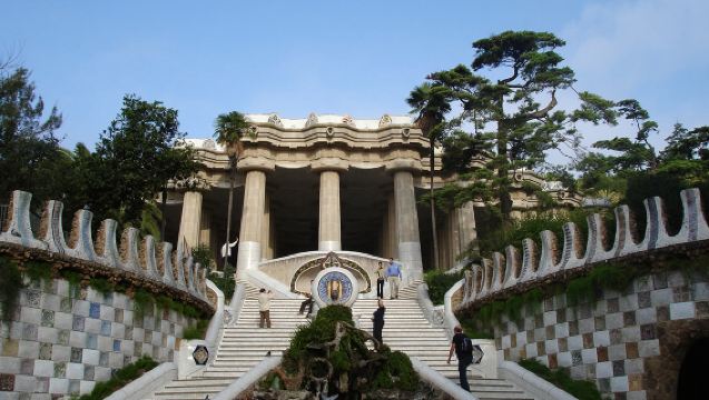  Gaudí Architecture: Park Güell Walking Tour