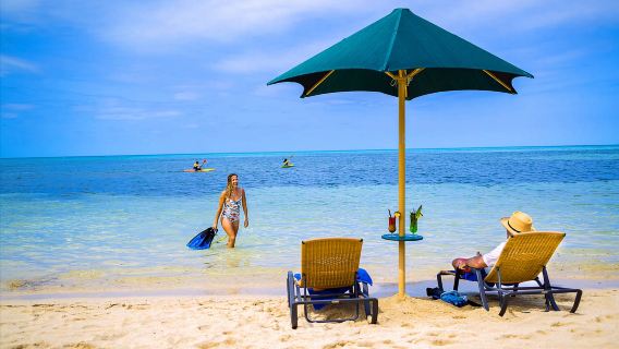 ケアンズ アウターバリアリーフ 遊覧飛行(Great Adventures) グリーン島 日帰りツアー【ヘリコプターシュノーケリング選択可 | 中国語・英語対応】