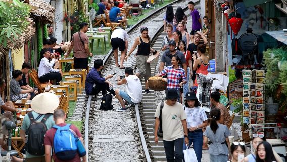 Tour riêng nửa ngày tham quan thành phố Hà Nội: Những góc khuất và phố tàu