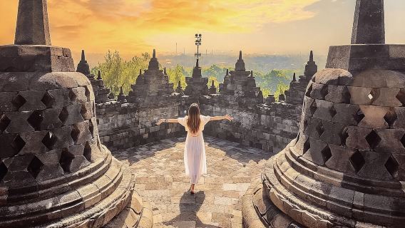 印尼日惹婆羅浮屠一日遊【多套餐可選 普蘭班南/默拉皮火山】