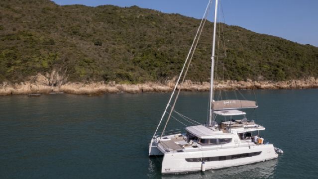 香港遊艇租賃~Bali4.8豪華雙體帆船包船出海/夜遊維港/生日求婚/團建聚會/商務接待/家庭出行多種場景用船