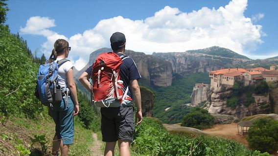 Small-group hiking tour of Meteora