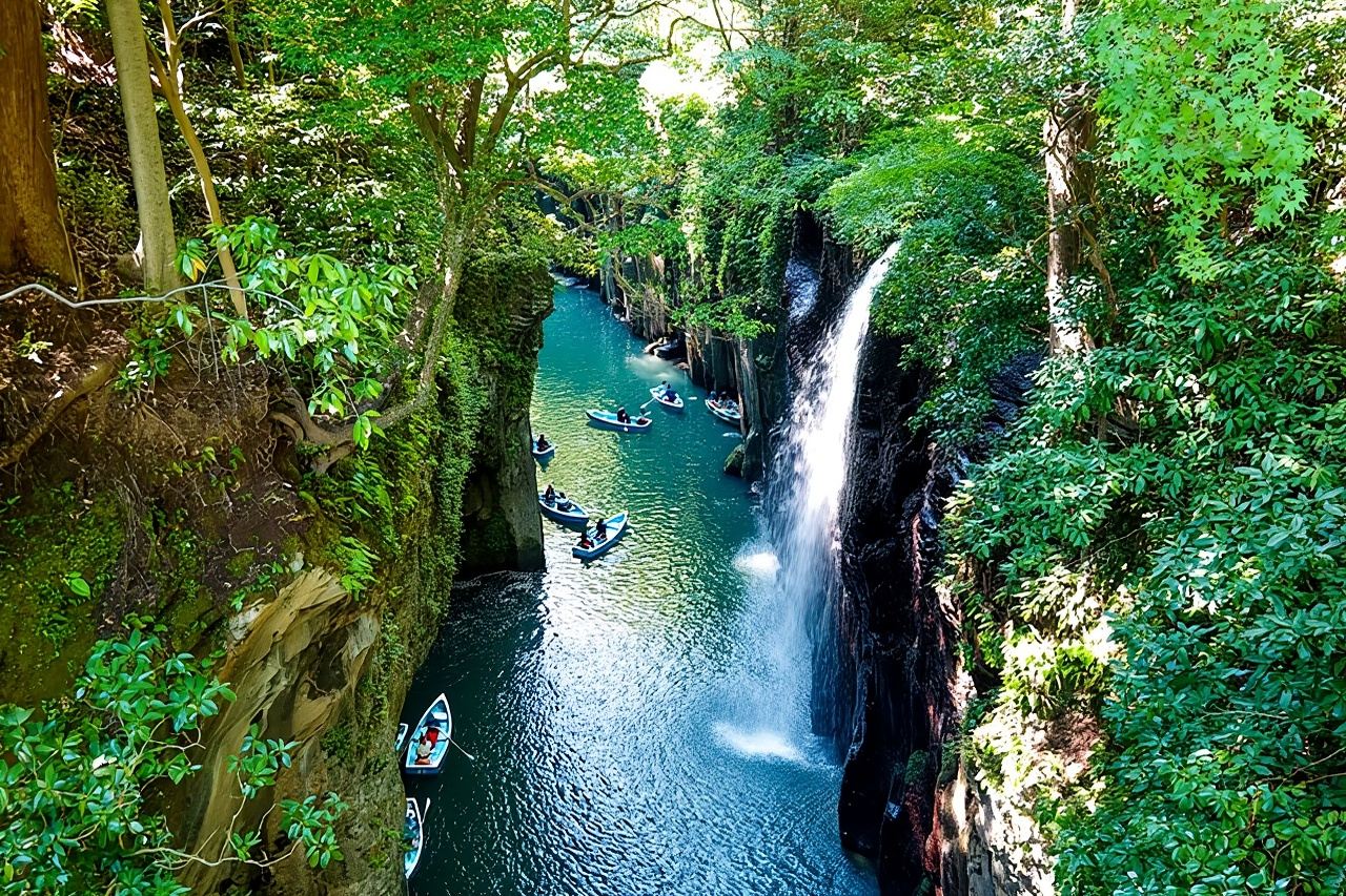 From Fukuoka: Miyazaki, Takachiho Gorge And Shrine Day Tour