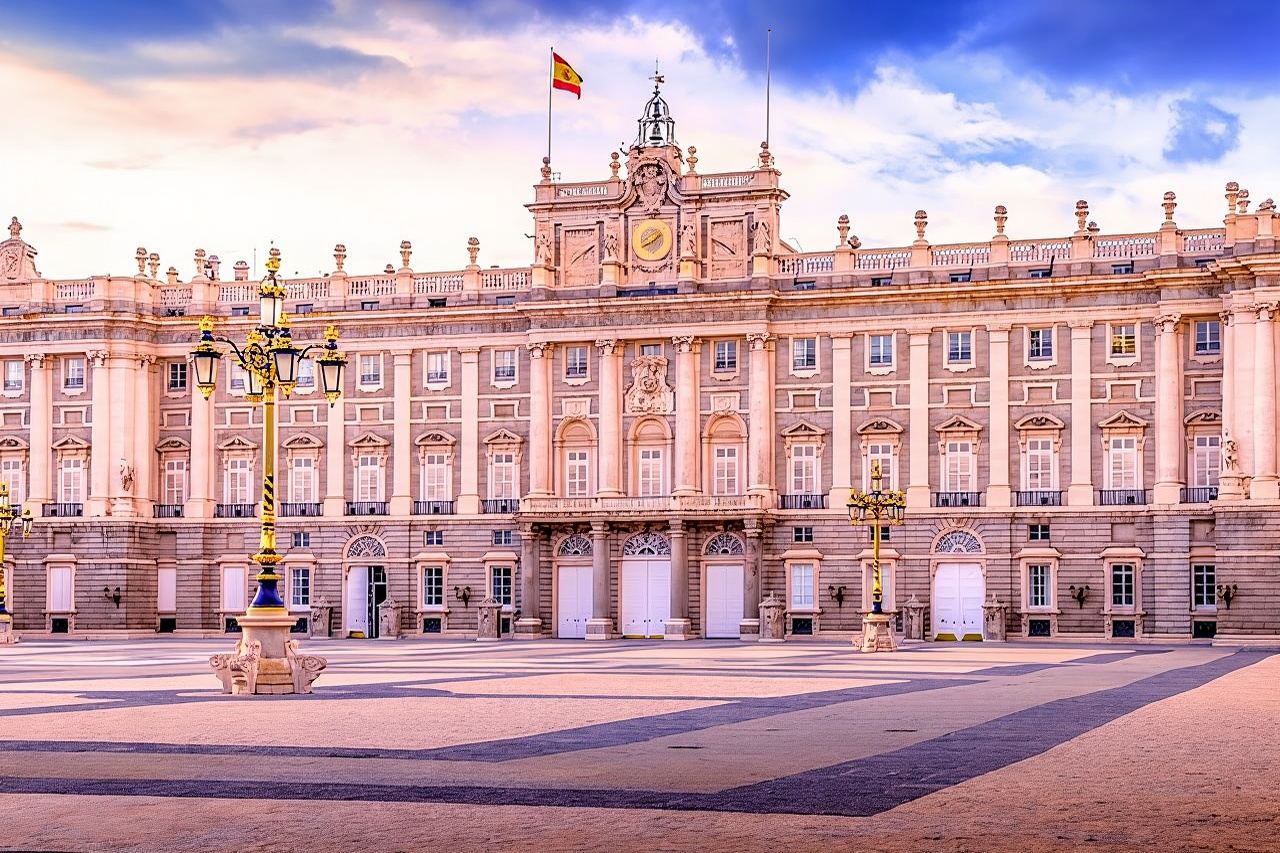 มาดริด: ทัวร์ชมพระราชวังพร้อมไกด์นำเที่ยวพร้อมตั๋วแบบไม่ต้องต่อคิว