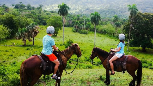 กิจกรรมผจญภัย Zip N Splash พร้อมขี่ม้า