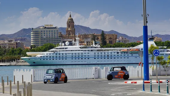 Hoogtepunten van Málaga met elektrische auto en ophaalservice bij de haven