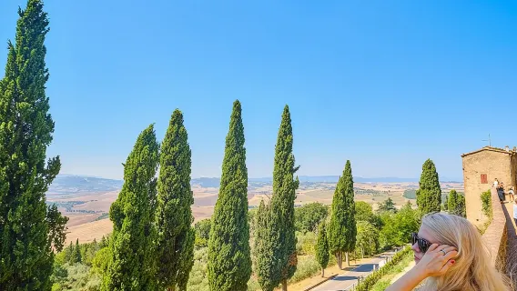 Tour giornaliero alla Val d'Orcia e ai Campi dei Gladiatori con Degustazione di Vini