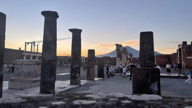 Pompeii & Vesuvius with Lunch & Wine Tasting from Amalfi Coast 
