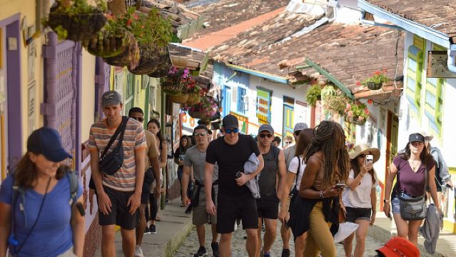 Day Trip To Guatapé with ,Breakfast, Lunch and Boat Ride