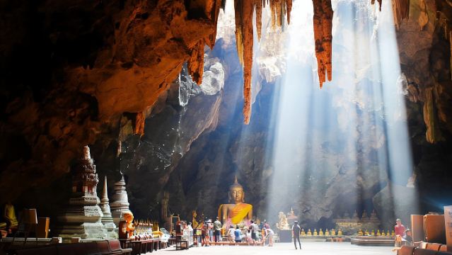 Höhepunkte von Petchaburi: Khao Luang Höhle, Paläste und Tempel Gruppenreise ab Hua Hin