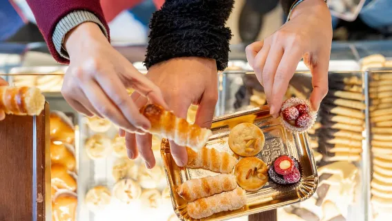 Milan: Tur Kue Manis yang Lezat