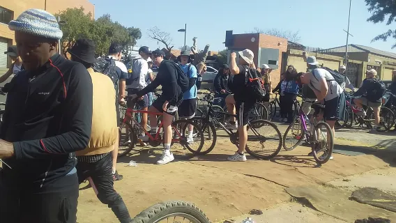 Soweto: tour in bicicletta con una guida turistica locale