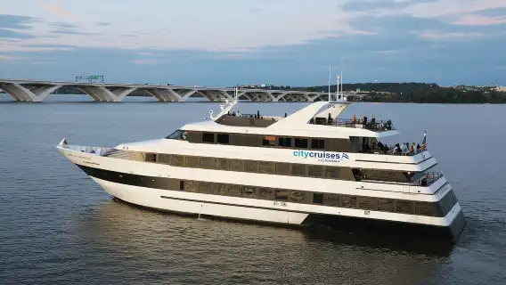 華盛頓特區：感恩節自助午餐河上遊船