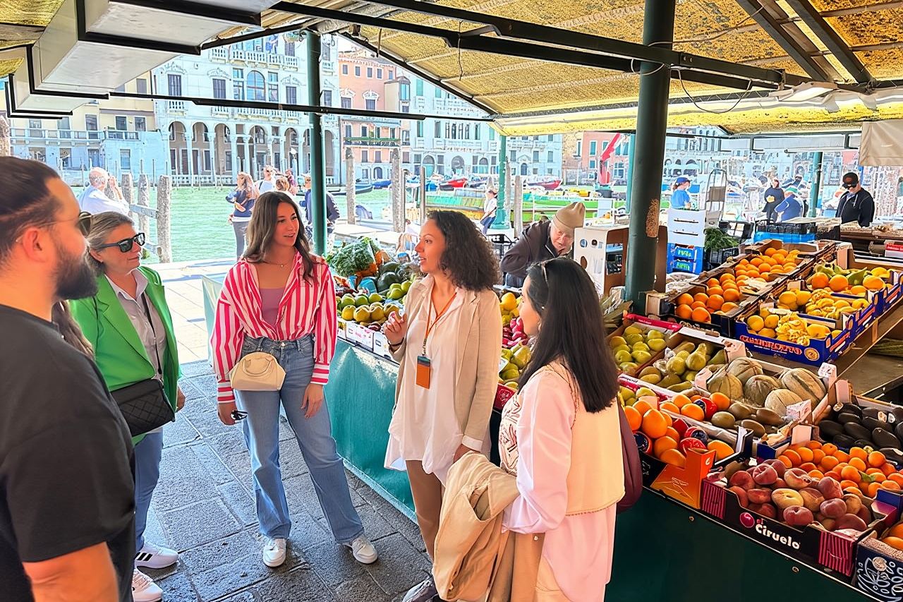 Tour gastronomico del mercato di Rialto: degustazione di vini e visite turistiche a Venezia