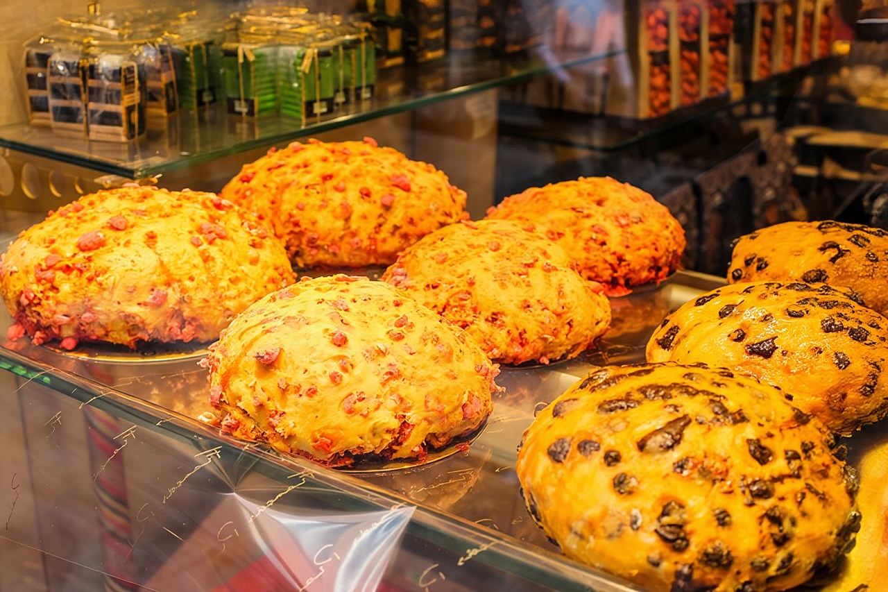 Lyon Old Town Food Tour with 6 French Delicacies & Fine Wine