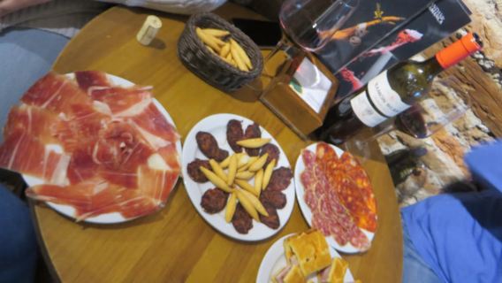 Tapas Crawl in Madrid Historical Quarter for Lunch or Dinner
