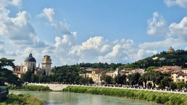 Lake Garda, Verona and Sirmione - Full-Day Tour with Private Cruise
