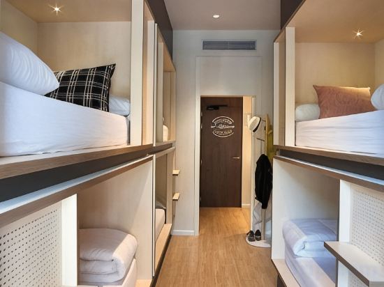 TOC Hostel Barcelona Room Type - Bed In Bed In 8-Bed Mixed Dormitory Room