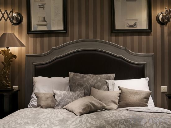 Hôtel Chateaubriand Champs Elysées Room Type - Classic Room