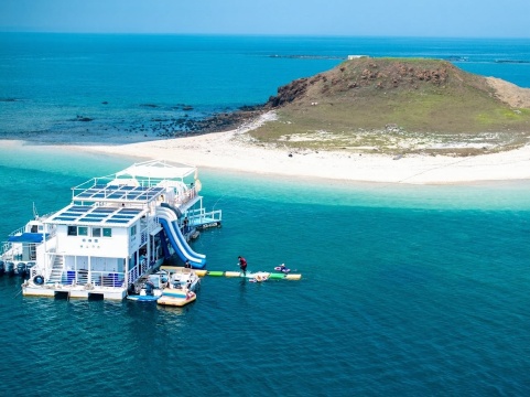 澎湖忘憂島一日遊｜珊瑚礁浮潛｜私人海上樂園｜海鮮午餐饗宴秘境無人島｜生態珊瑚礁復育區