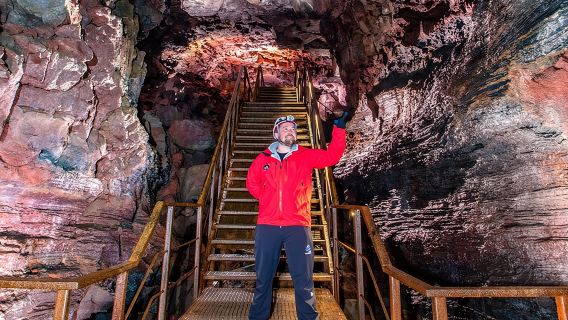 Experiencia de exploración de cuevas de lava