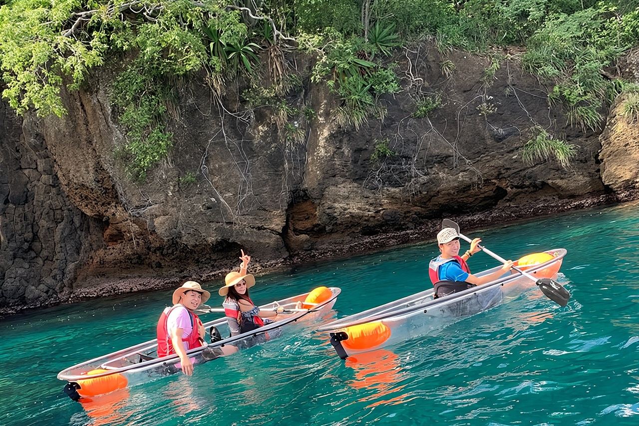 Kayak en aguas cristalinas en San Vicente - Visitas turísticas con Cass