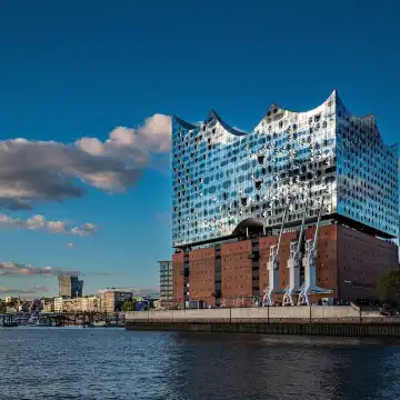 Miniatur Wunderland + Elbphilharmonie Hamburg + Alster Lakes +