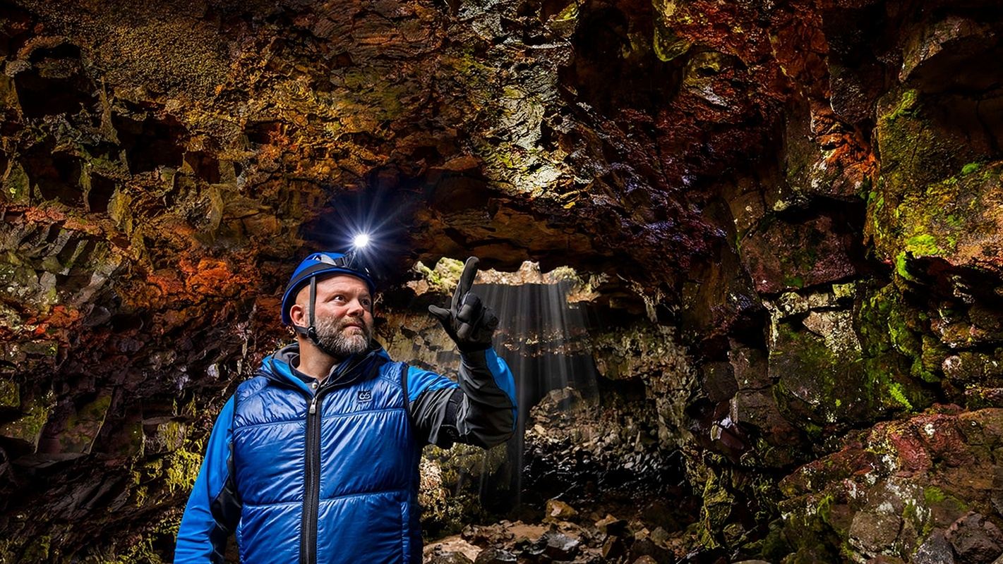 1-day tour to Raufarhólshellir Lava Tunnel and Golden Circle in Iceland|Explore the Underground World|Visit Classic Landmarks
