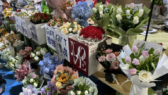 昆明出發:石林風景區+雲南民族村+斗南花市一日遊【私家團】