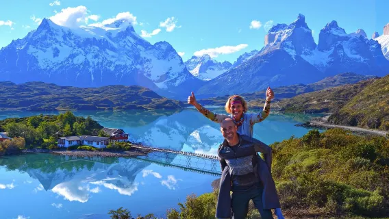 Tagesausflug zum Nationalpark Torres del Paine ab El Calafate, Argentinien (Transfers + Reiseleiter+ Lunchpaket)