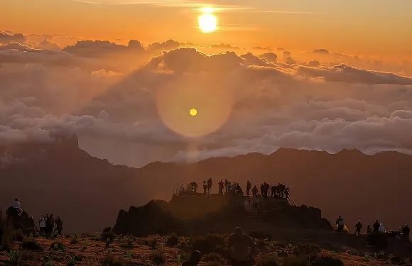 馬德拉阿雷埃魯峰日出之旅