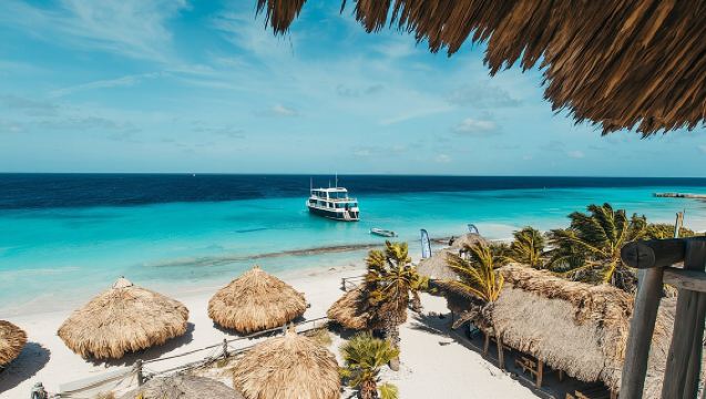 クライン・キュラソー終日ボートツアー