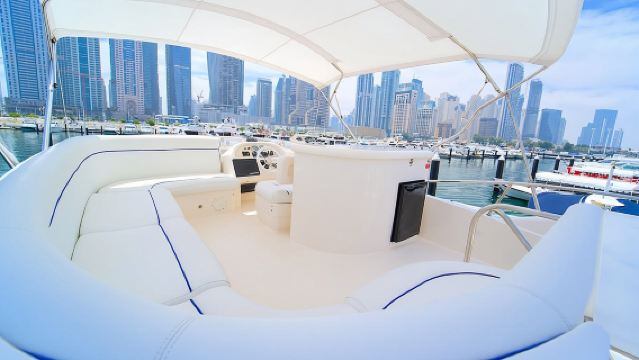 ท่องเที่ยวดูไบแบบส่วนตัวบนเรือยอชท์หรูหราขนาด 50 ฟุต