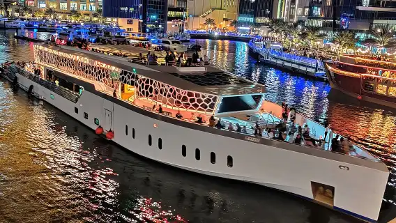杜拜：豪華「巨型遊輪晚餐」晚宴