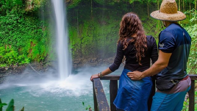 3 in 1 Combo: La Fortuna Waterfall, Hanging Bridges, Thermal Spa from San José