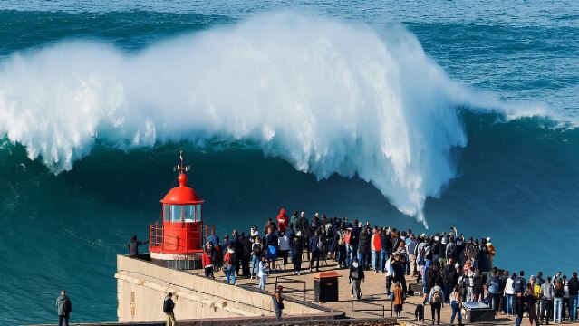 จากลิสบอน : Óbidos & Nazaré Giant Waves, Ginja & Small Group