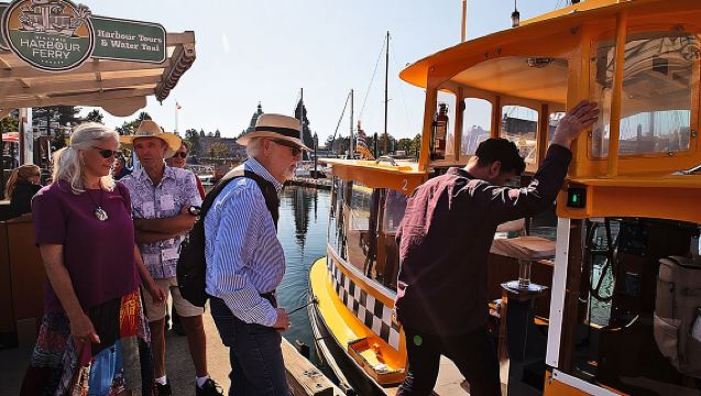 ทัวร์เดินชมวิวและชิมอาหาร วิกตอเรีย + เรือเฟอร์รี่ (วันเสาร์-อา. ในช่วงฤดูหนาว)