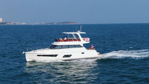 Qingdao yacht charter: 55-foot yacht rental at Qingdao Olympic Sailing Center + self-driving experience~Enjoy the luxurious maritime lifestyle with a private yacht charter in Qingdao