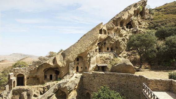 From Tbilisi: Gareji, Rainbow Mountains, Bodbe & Sighnaghi