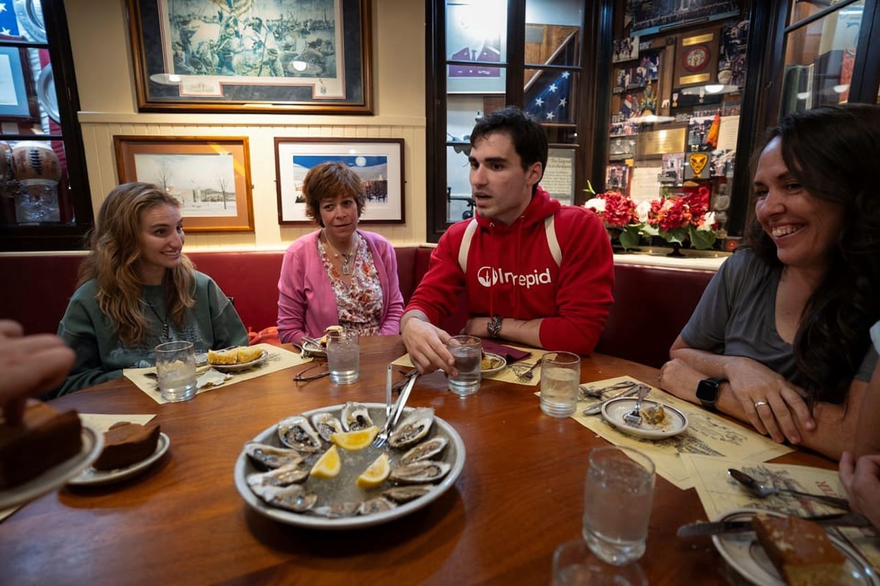Boston: Guided Seafood Tasting and History Tour